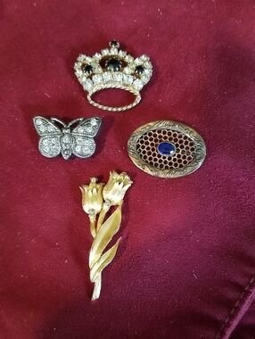 Vintage assortment of Pins
